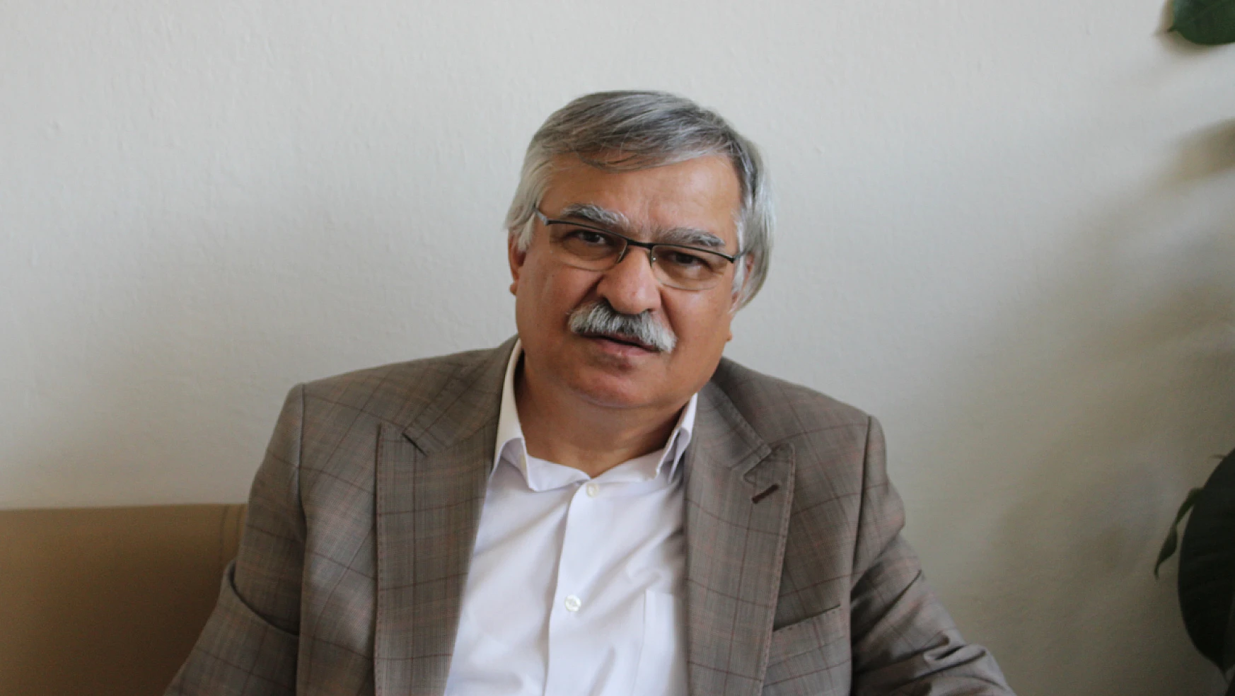 Latif Selvi, AK Parti'den aday adayı oldu