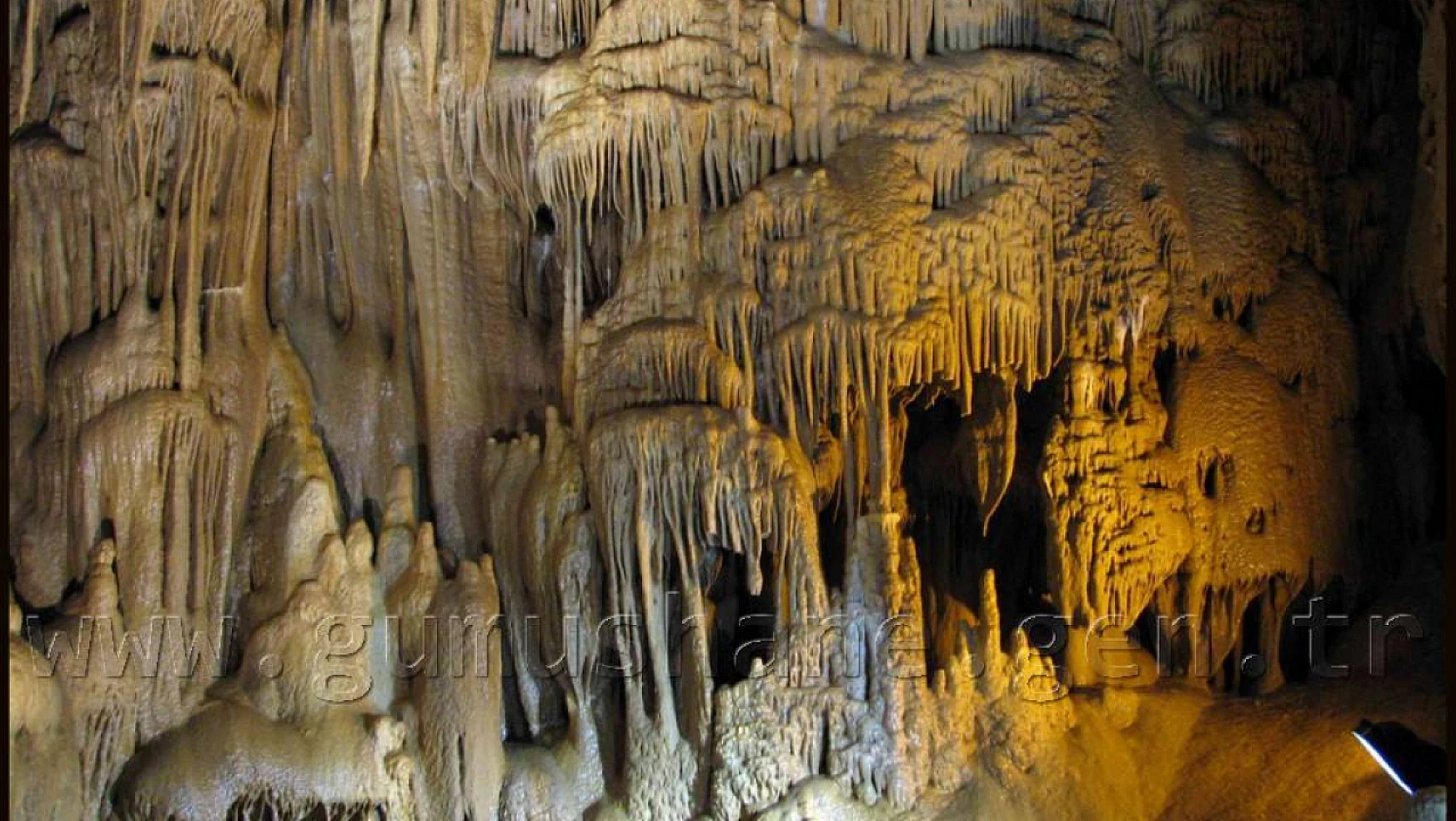 Mağara Tavanlarındaki Sarkıtlar: Mağara Tavanlarındaki Sarkıtlar Nasıl Oluşur?