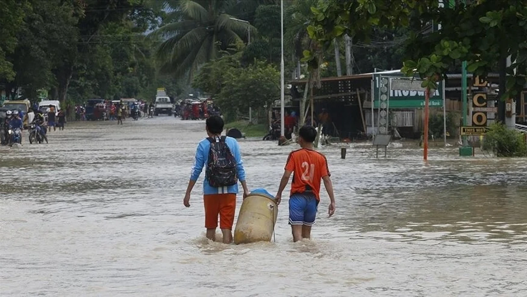 Mawar Tayfunu nedeniyle Filipinler'de binlerce kişi tahliye edildi