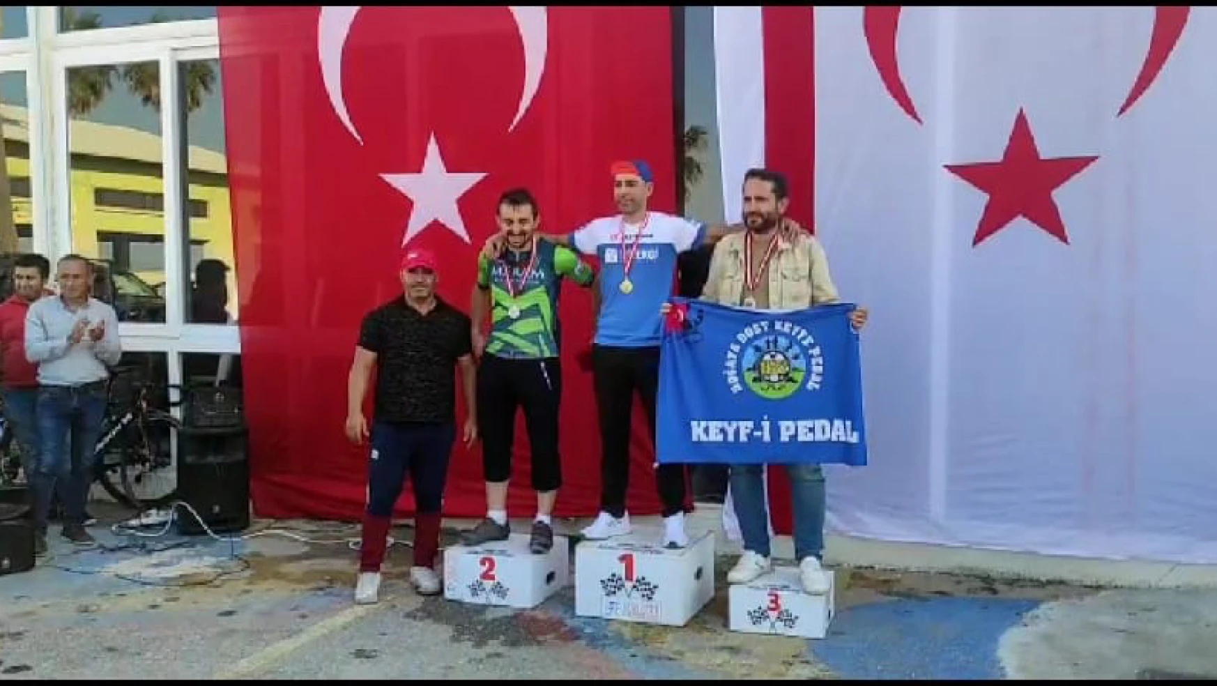Meram Belediyespor Bisiklet Takımı aldığı madalyalarla göz doldurdu