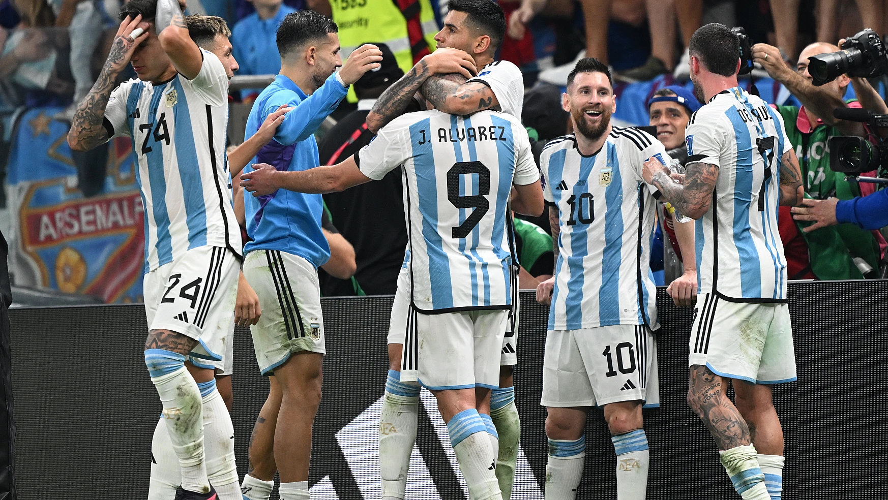 Messi ve arkadaşları Finalde:3-0