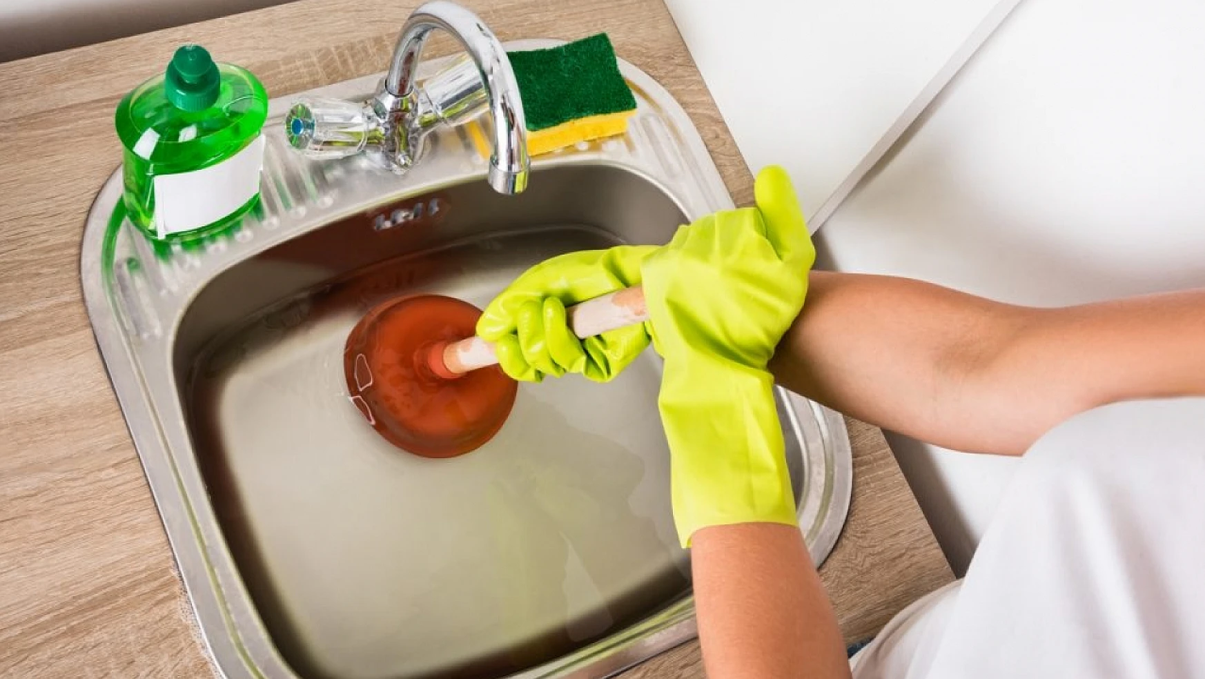 Mutfak, banyo, lavabo yüzeyleri temizlemenin püf noktaları neler?