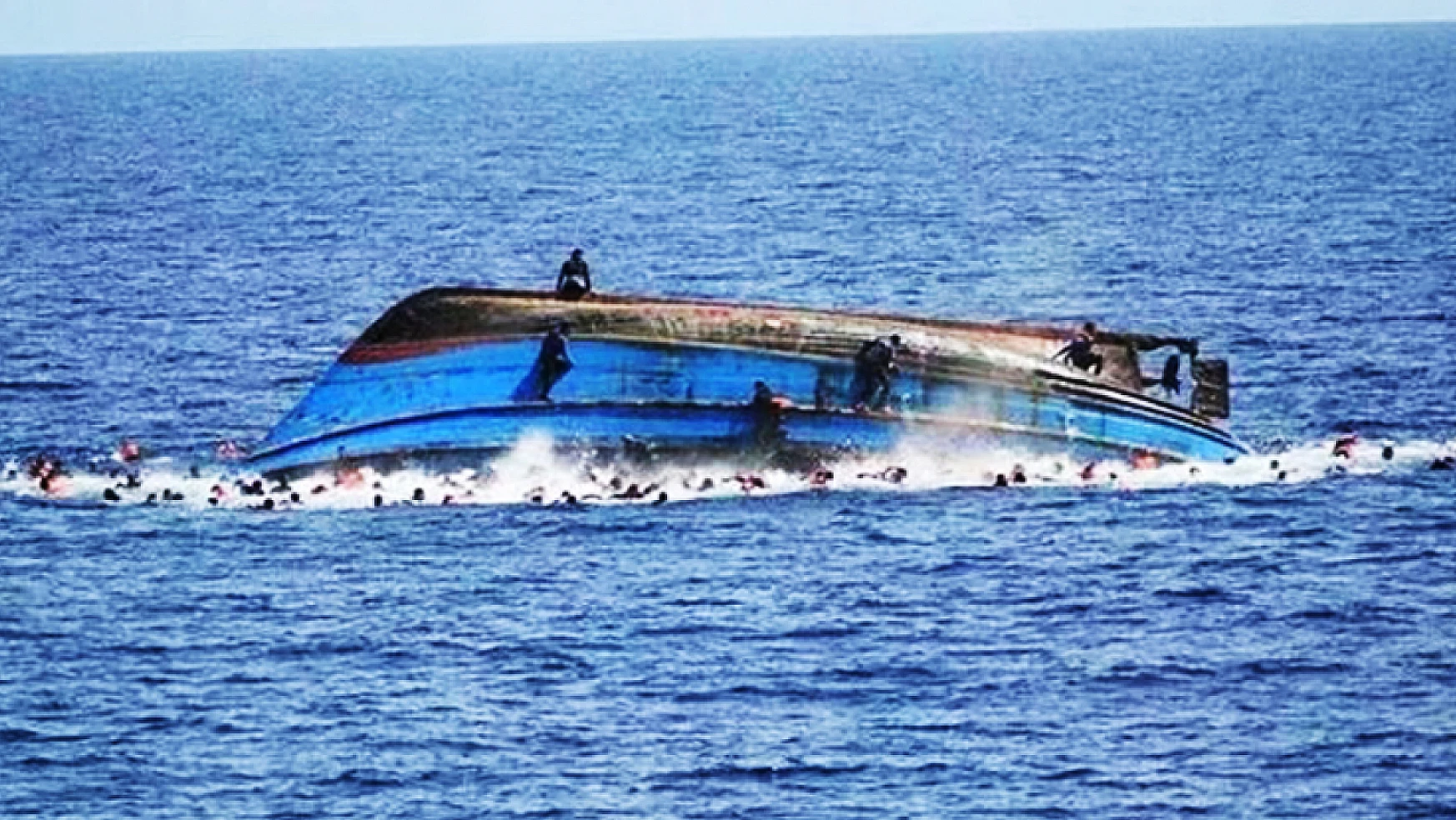 Nijerya'da tekne alabora oldu, ölü ve yaralı var