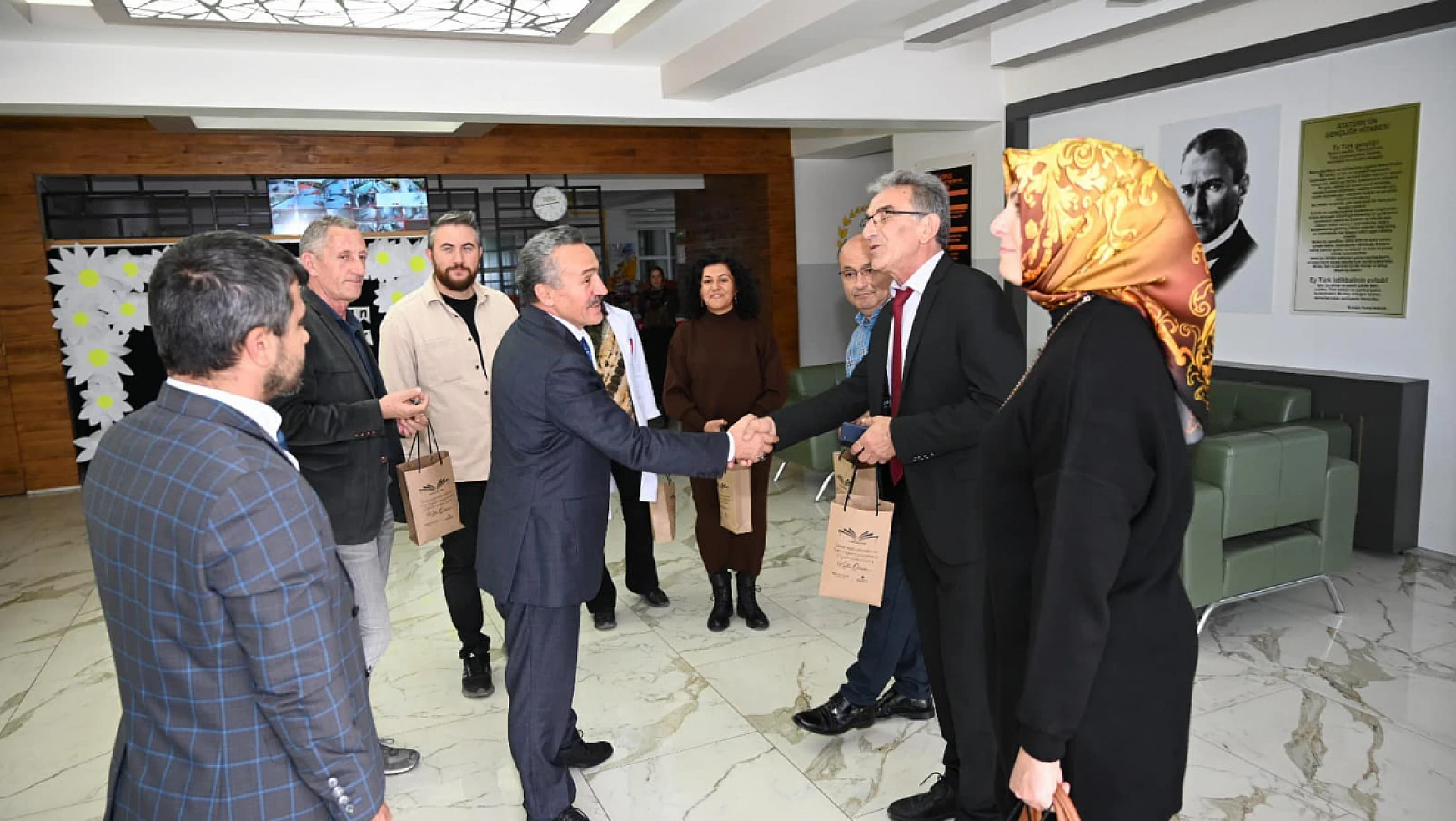 Öğretmenler karşılarında Konya'nın o belediye başkanını görünce şaşırdılar!