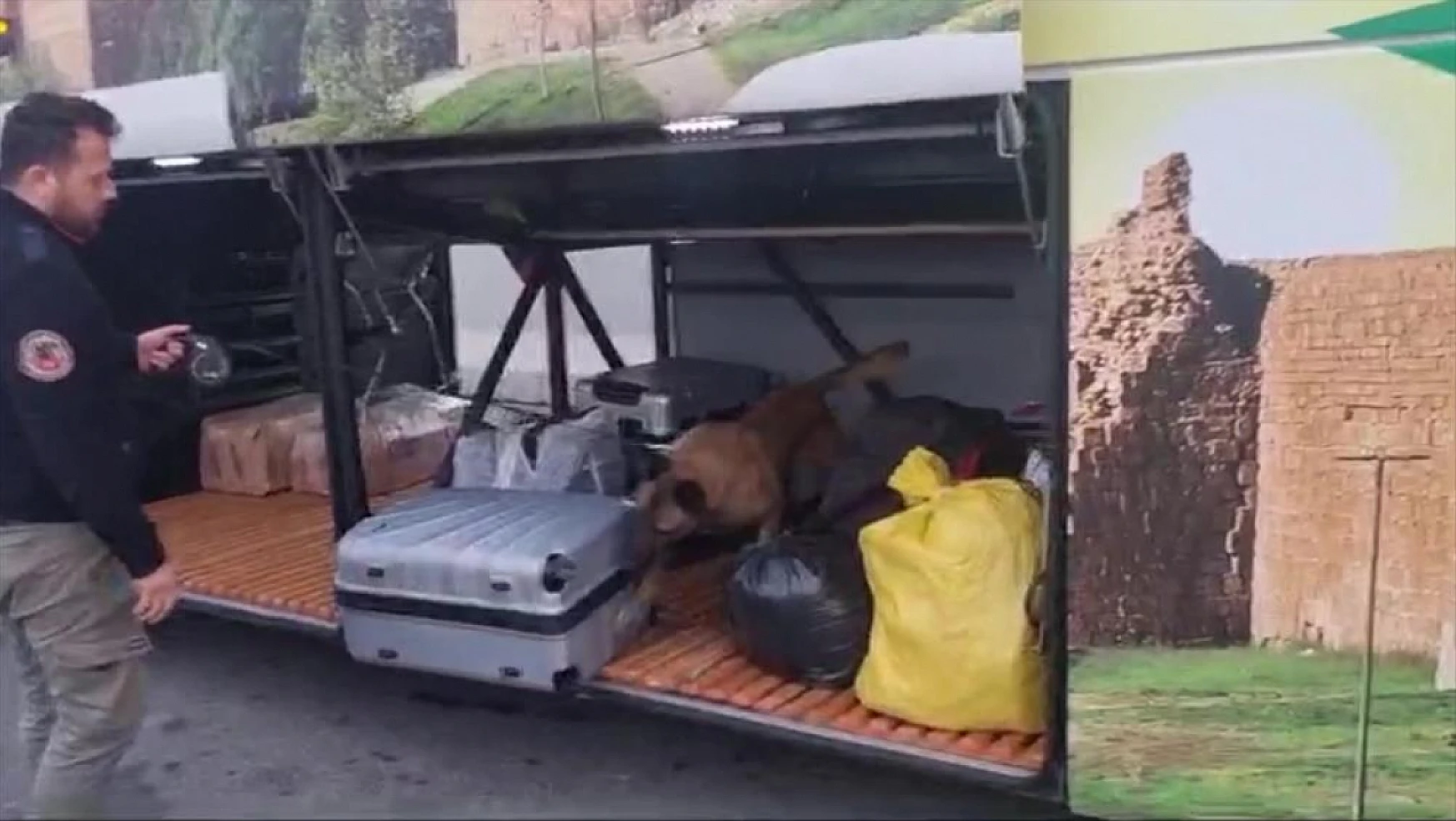 Otobüste yapılan aramada bir yolcunun valizinde 21 kilo esrar bulundu