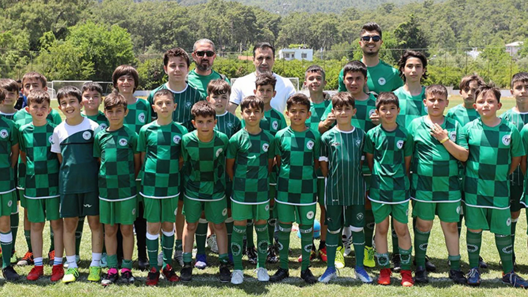 Özgökçen Antalya kampında futbolcularla buluştu