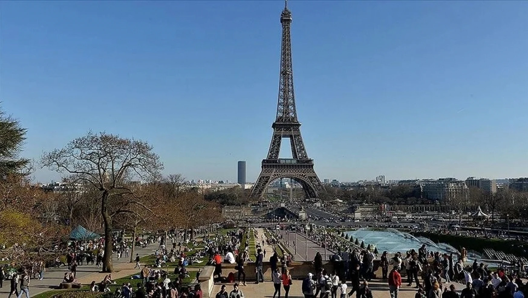 Paris'te sıcaklık ilk kez 25 derece altında kaldı