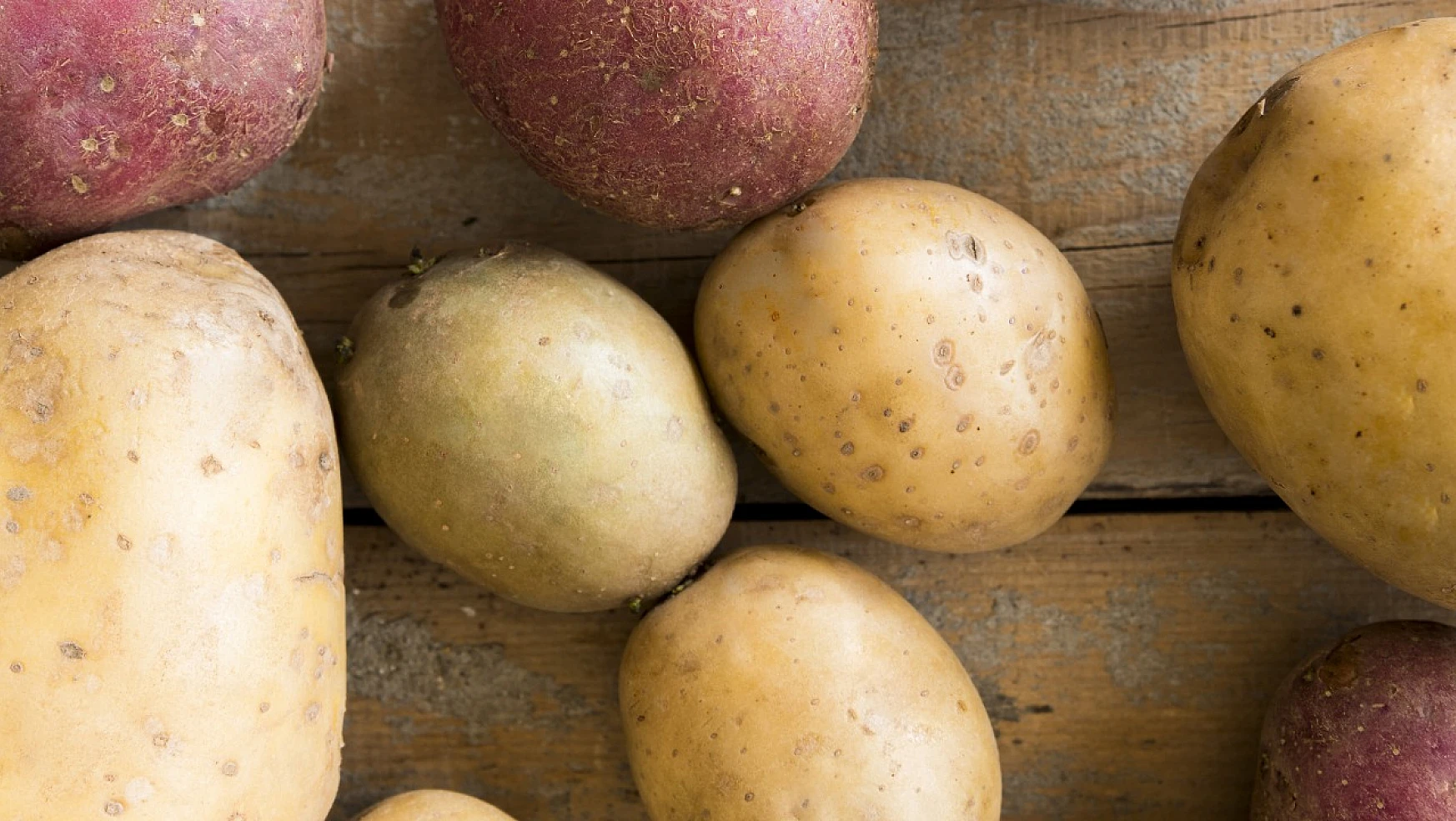 Patateslerin filizlenmesini önleyen tüyo. Patates yeşermiyor ve haftalarca dayanıyor!