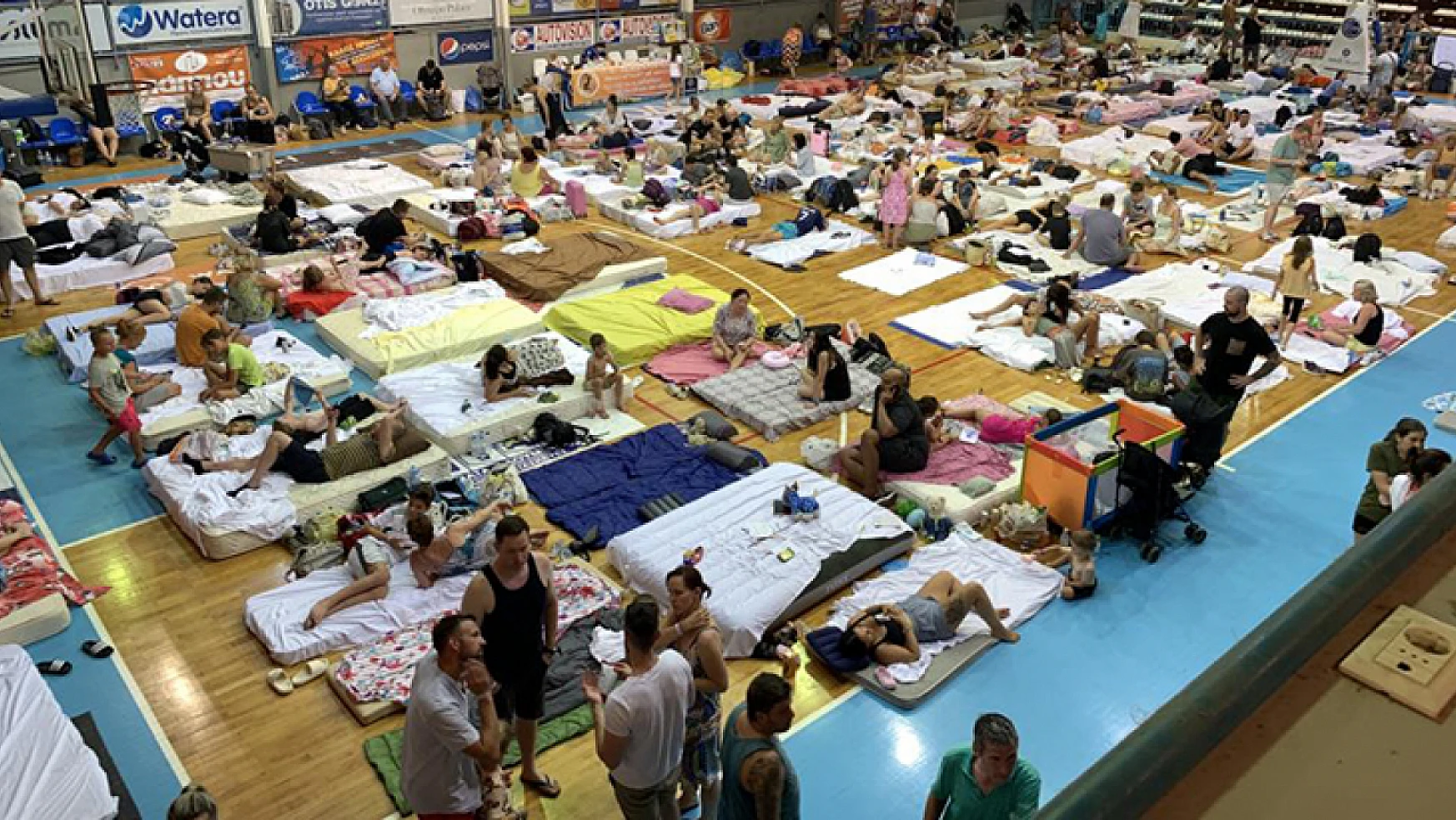 Rodos'ta 19 bin kişi tahliye edildi