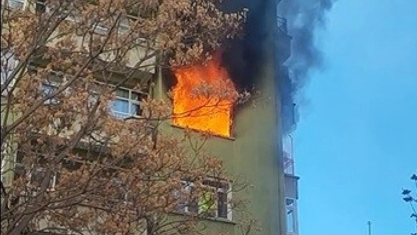 Selçuklu'da 6 katlı binada yangın çıktı
