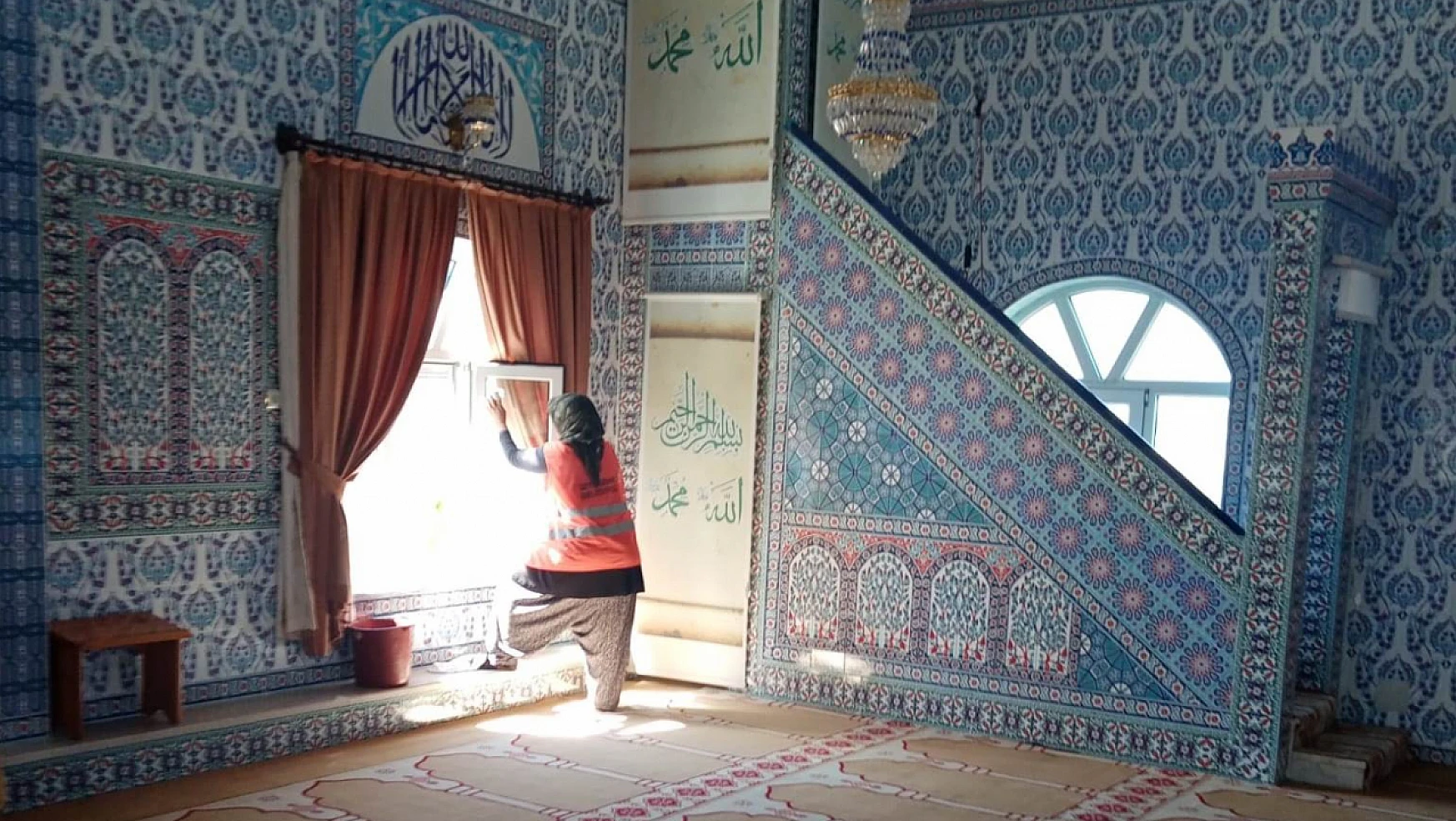 Seydişehir'de camilerde Bayram temizliği