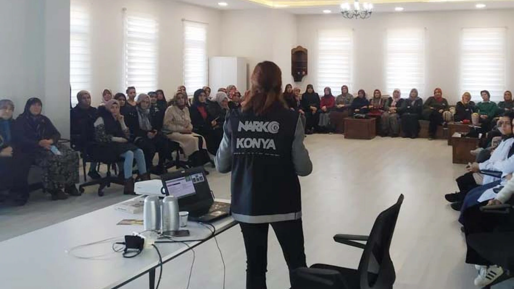 Seydişehir'de annelere bağımlılıkla mücadele semineri verildi