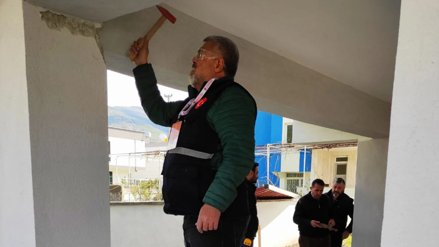 SÜ personeli, Osmaniye'de hasar tespit çalışması yapıyor