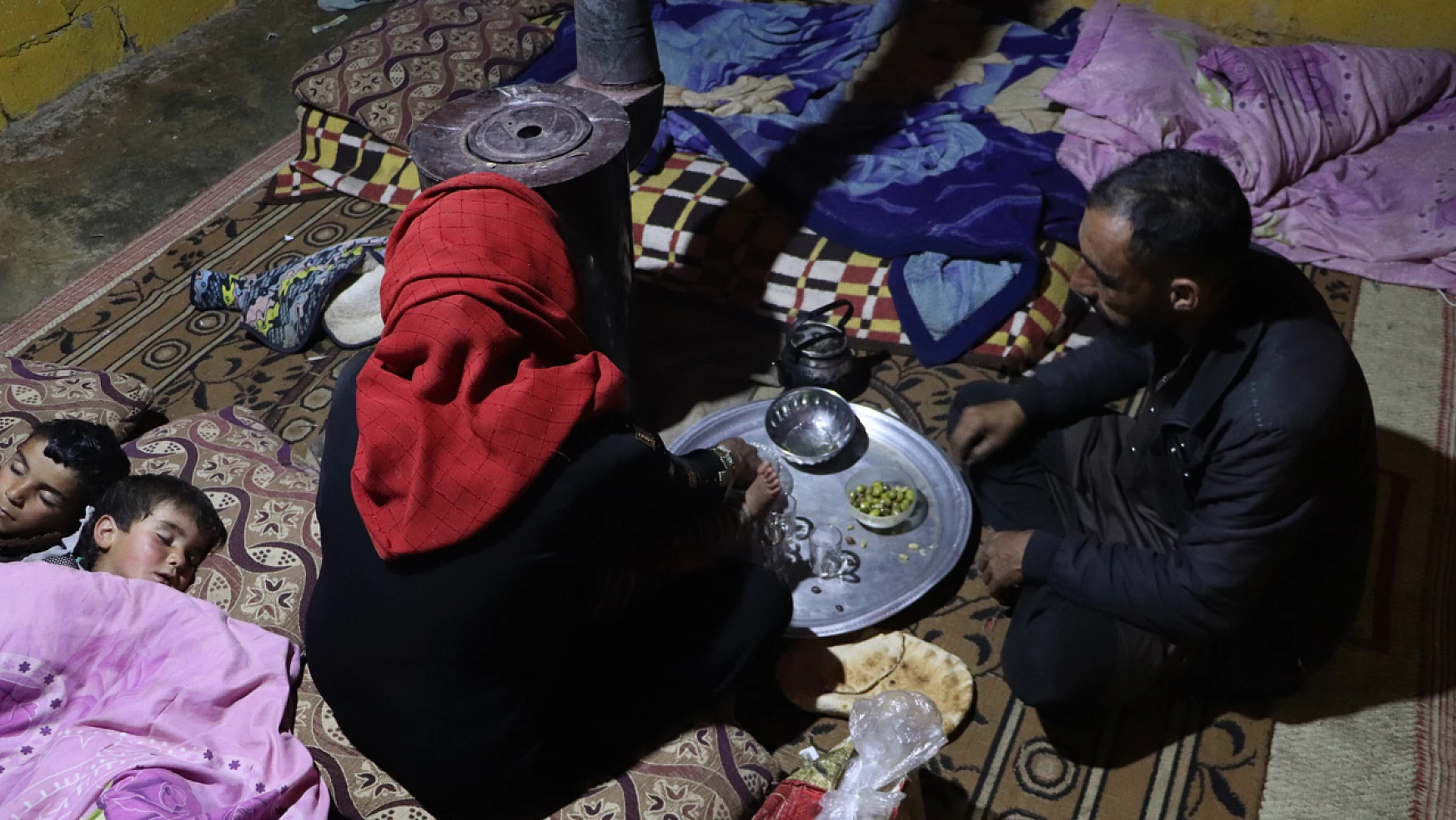 Suriye'nin kuzeyinde ilk sahur çadırlarda yapıldı