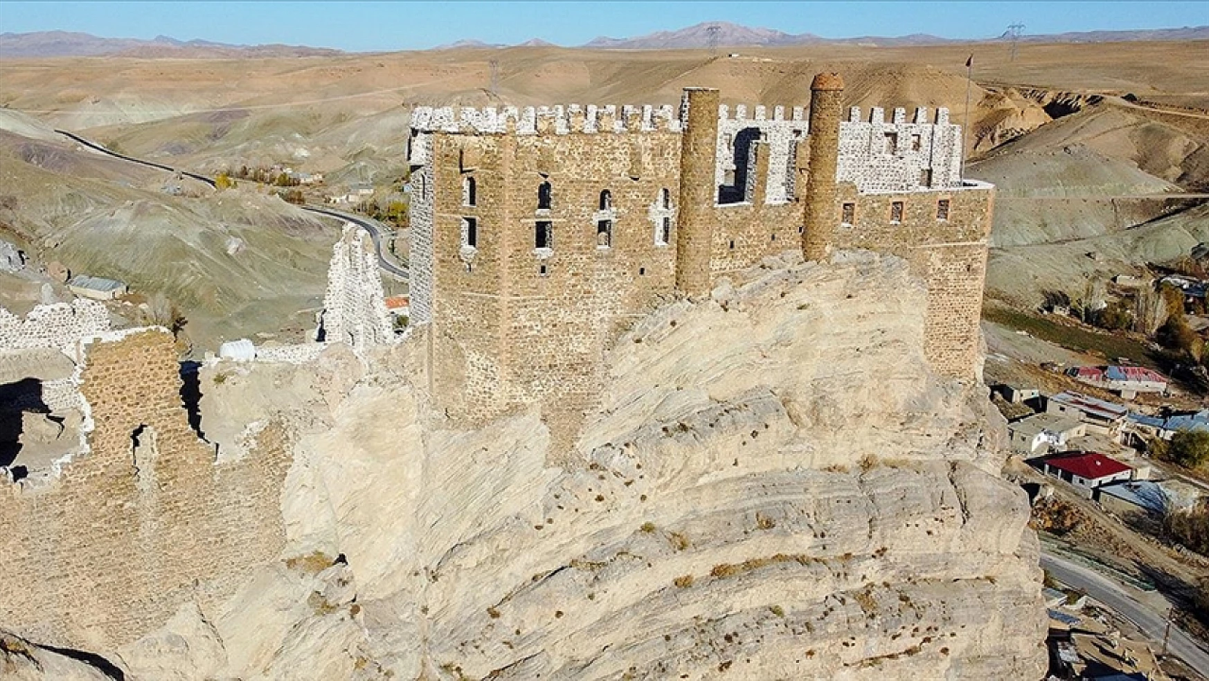Tarihi kale restore ediliyor