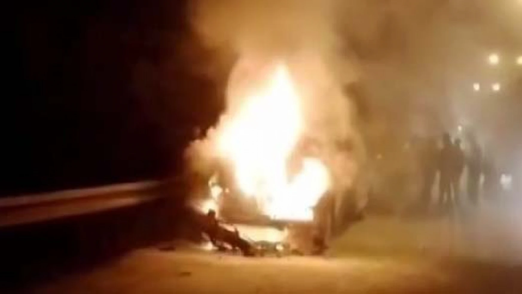 TEM'de seyir halindeki araç alev alev yandı!