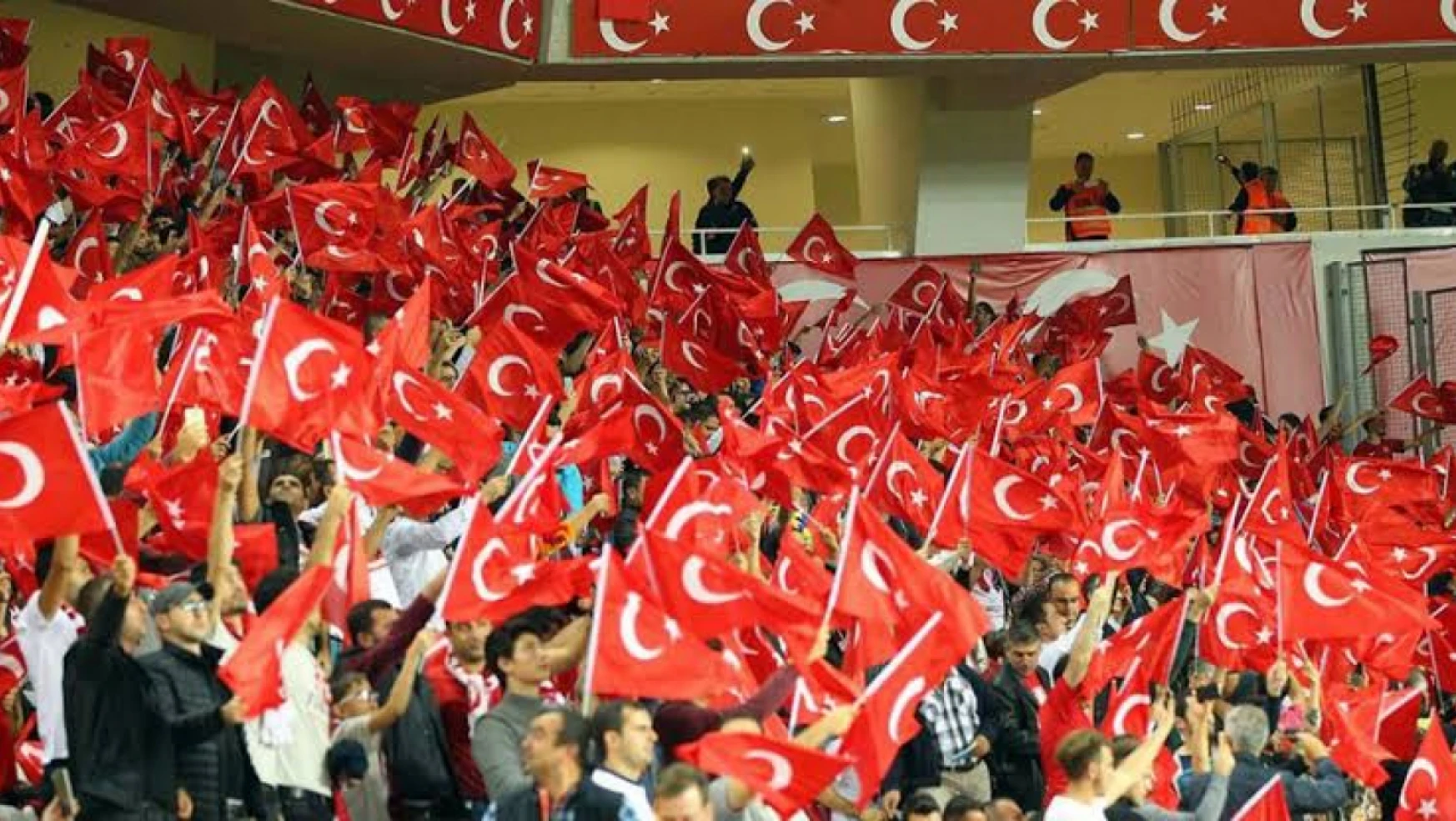 Türkiye 32 bin bayrakla sahaya tek yürek çıkacak