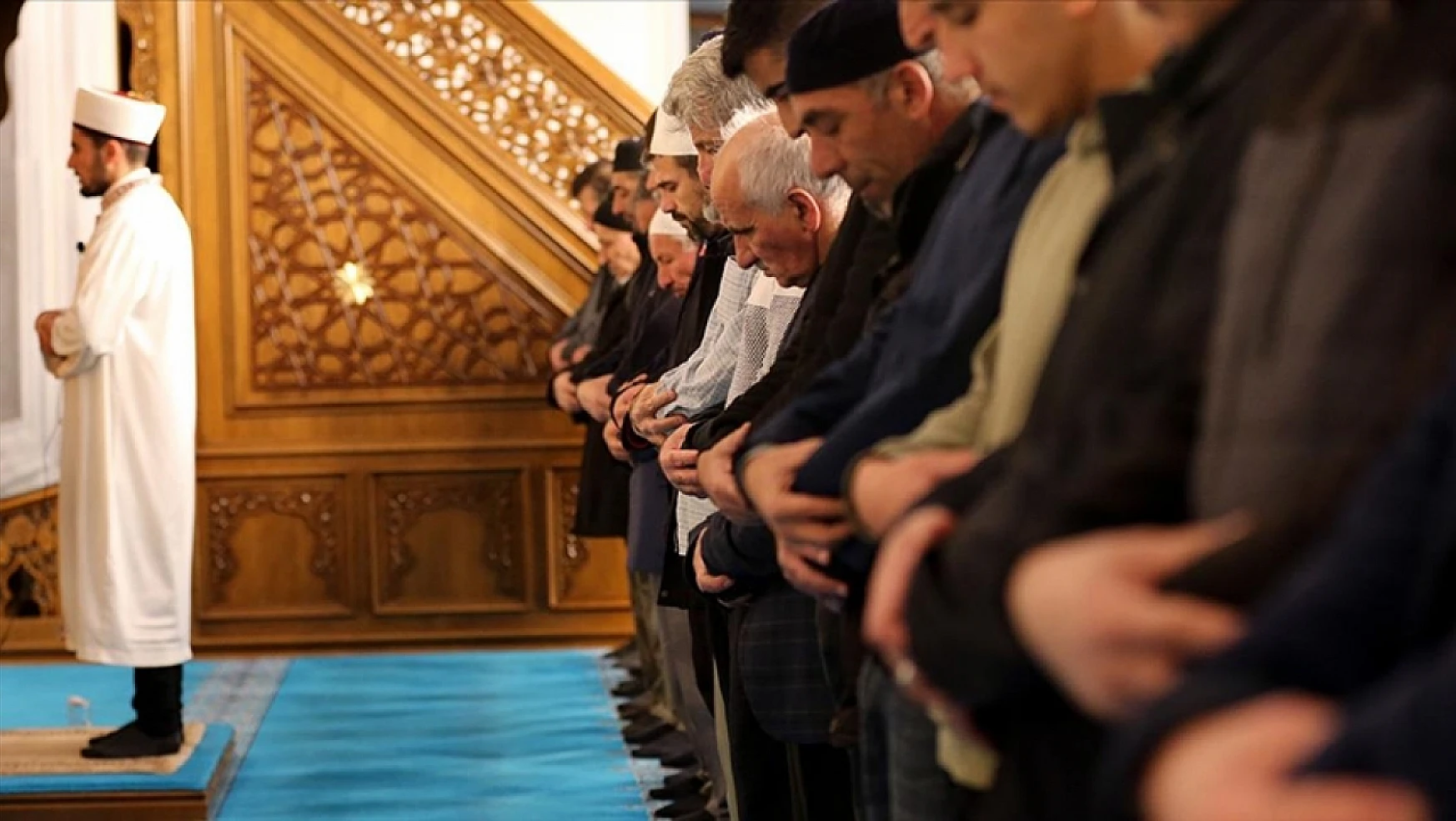 Türkiye genelinde camilerde eller Gazze için duaya açıldı! Konya'da da dualar yapıldı!..