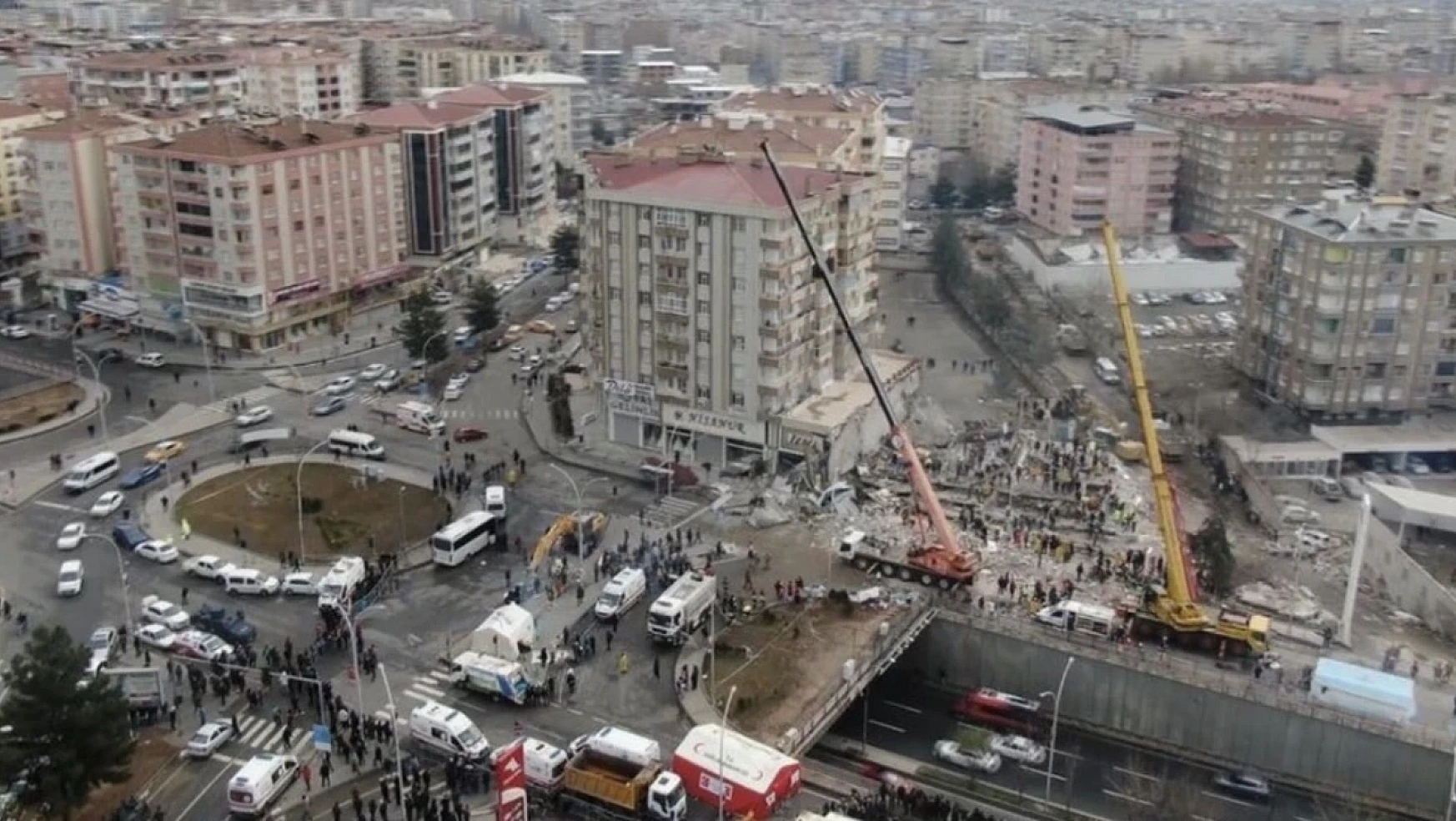 Türkiye'yi yasa boğan depremin üzerinden bir yıl geçti: Acılar taze!