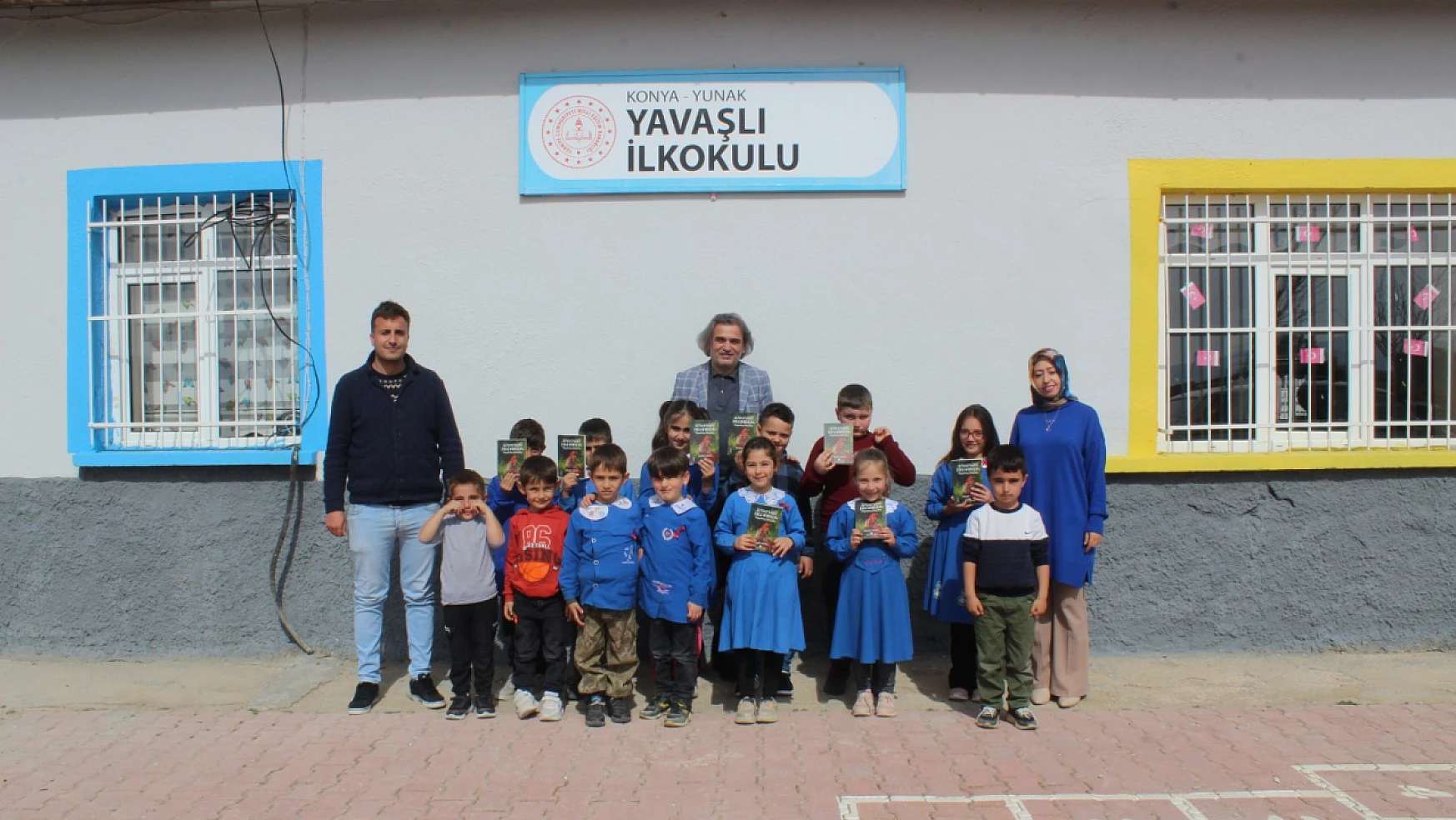 Yazar Keskin, Yunak'ta köy okulunu ziyaret etti