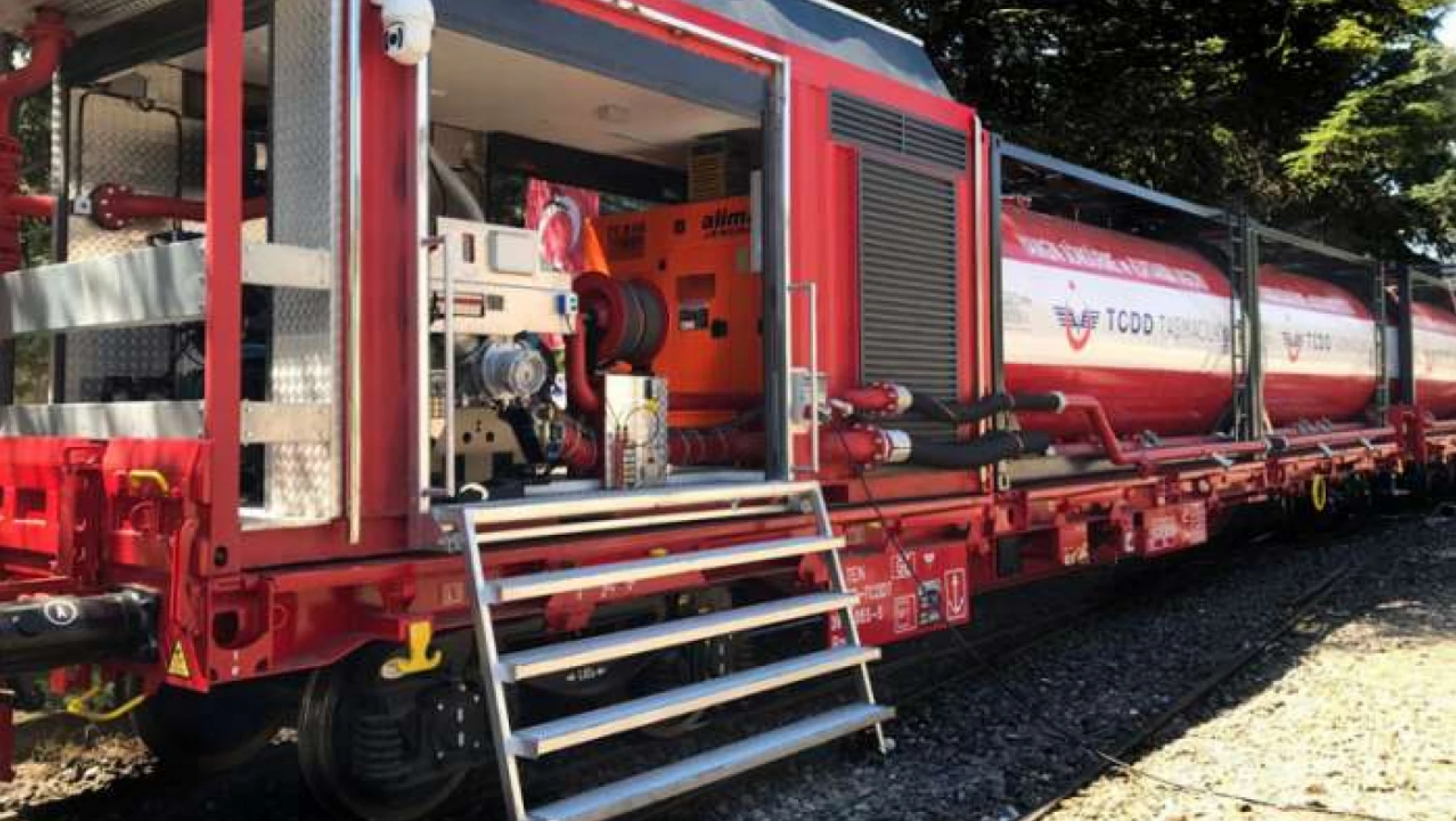 Yerli ve milli TCDD yangın söndürme ve kurtarma vagonu ilk kez kullanıldı