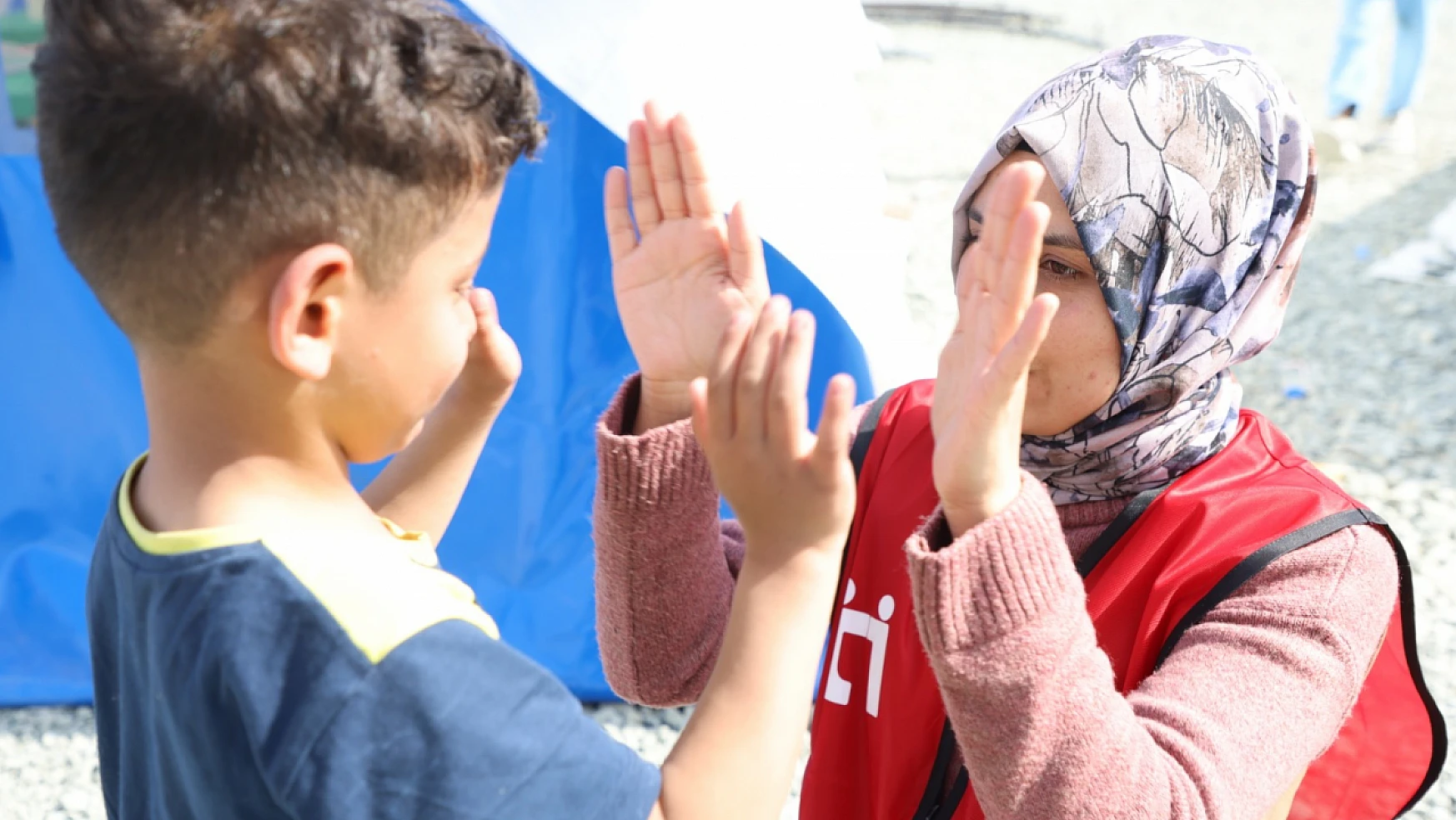 Yetim Vakfı depremde yetim kalan çocuklara kol kanat geriyor
