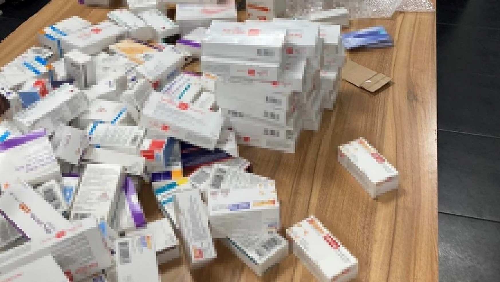 Yurtdışından gelen kaçak ilaçlar Türkiye'de ele geçirildi