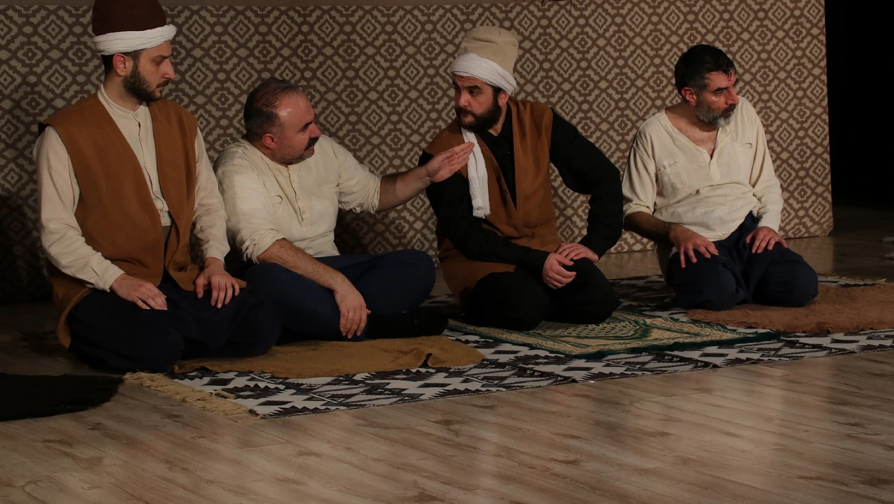 'Ziyafet Sofrası' Akşehirli tiyatro severlerle buluştu