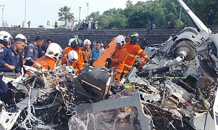 Malezya'da 2 askeri helikopter çarpıştı: 10 ölü