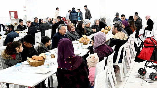 Başkan Tutal ve Atalay depremzede aileler ile iftar açtı
