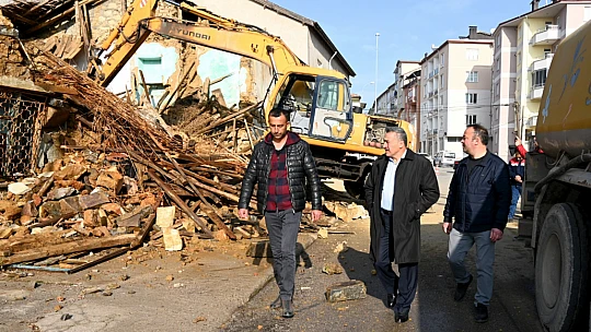 Seydişehir'de metruk binalar yıkılıyor