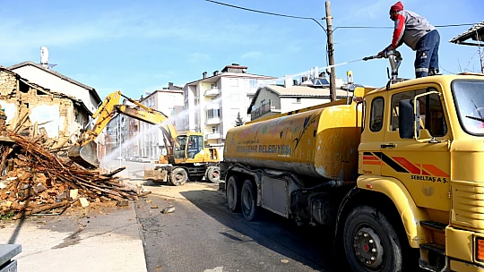 Seydişehir'de metruk binalar yıkılıyor