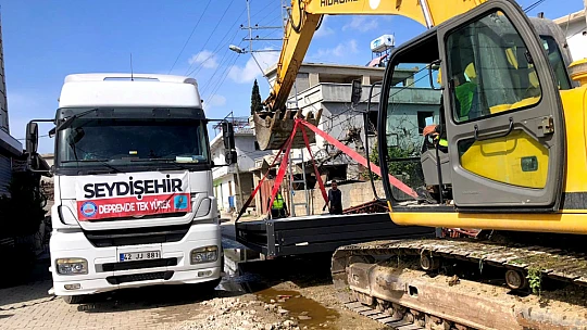 Deprem bölgesine konteynırların kurulumu devam ediyor