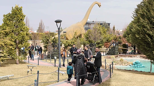Başkan Kavuş depremzedeleri Devri Alemde ağırladı