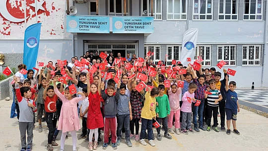 NEÜ Ekibinden Hatay'daki Çocuklara Müzikli Moral