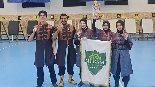 Meram Belediyespor'lu okçulardan Türkiye rekoru