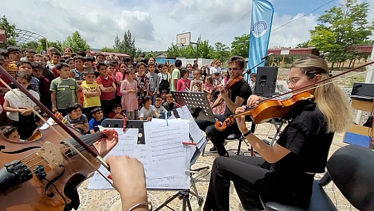 NEÜ Ekibinden Hatay'daki Çocuklara Müzikli Moral
