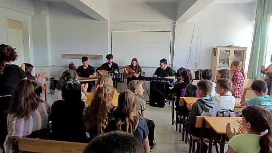 NEÜ Ekibinden Hatay'daki Çocuklara Müzikli Moral