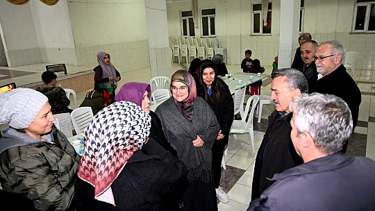 Başkan Tutal ve Atalay depremzede aileler ile iftar açtı
