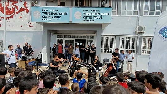 NEÜ Ekibinden Hatay'daki Çocuklara Müzikli Moral