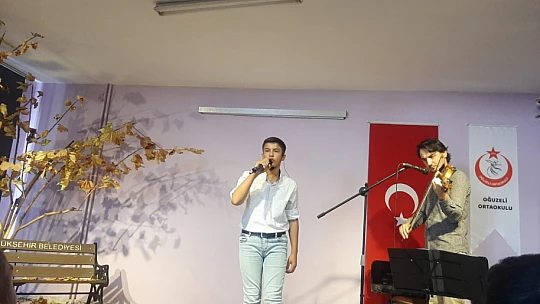 Altınekinli öğrenciler gitarla ilk kez tanıştı.