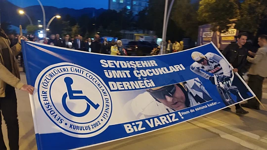 Konya'da Engelliler Haftasına farkındalık yaratmak için fener alayı düzenlendi.