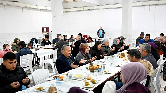 Başkan Tutal ve Atalay depremzede aileler ile iftar açtı
