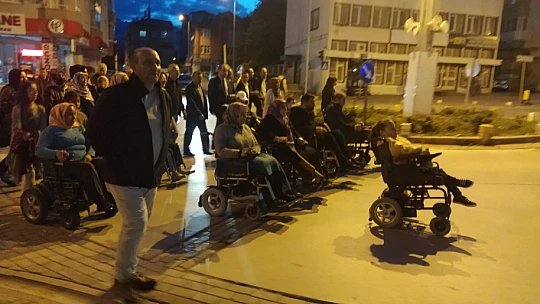 Konya'da Engelliler Haftasına farkındalık yaratmak için fener alayı düzenlendi.