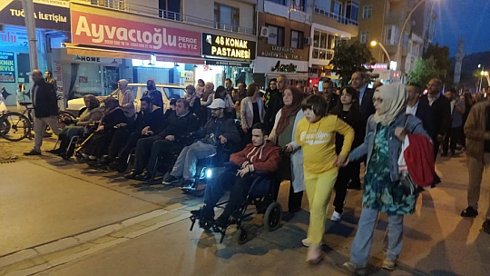 Konya'da Engelliler Haftasına farkındalık yaratmak için fener alayı düzenlendi.