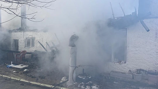 Konya'da müstakil ev ve otomobil yangını söndürüldü