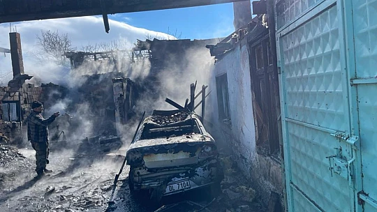 Konya'da müstakil ev ve otomobil yangını söndürüldü