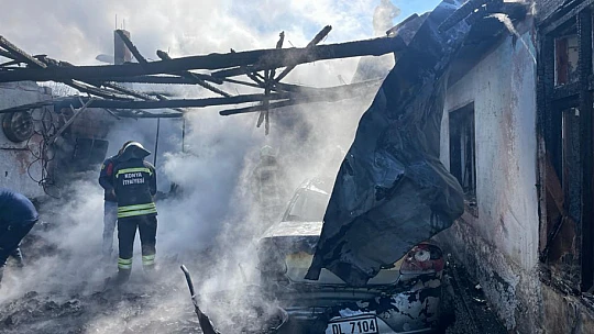 Konya'da müstakil ev ve otomobil yangını söndürüldü