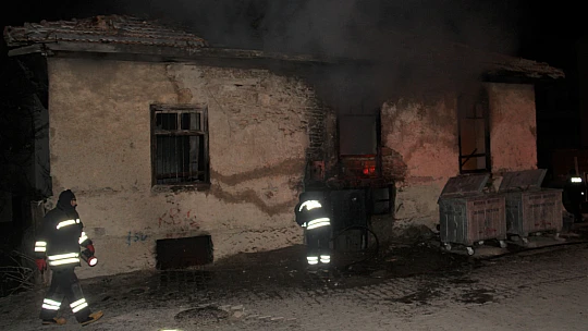 Konya'da metruk evde çıkan yangın söndürüldü