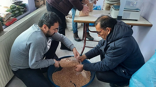 Bozkır halkından depremzedelere gıda desteği